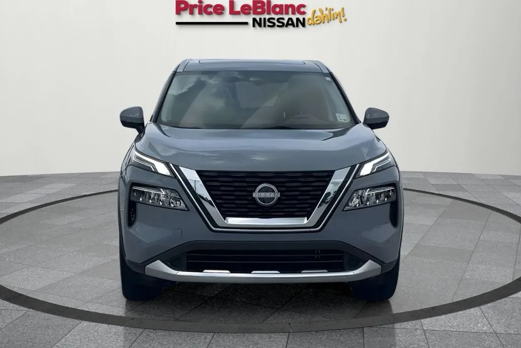 2023 Nissan Rogue Platinum photo 1