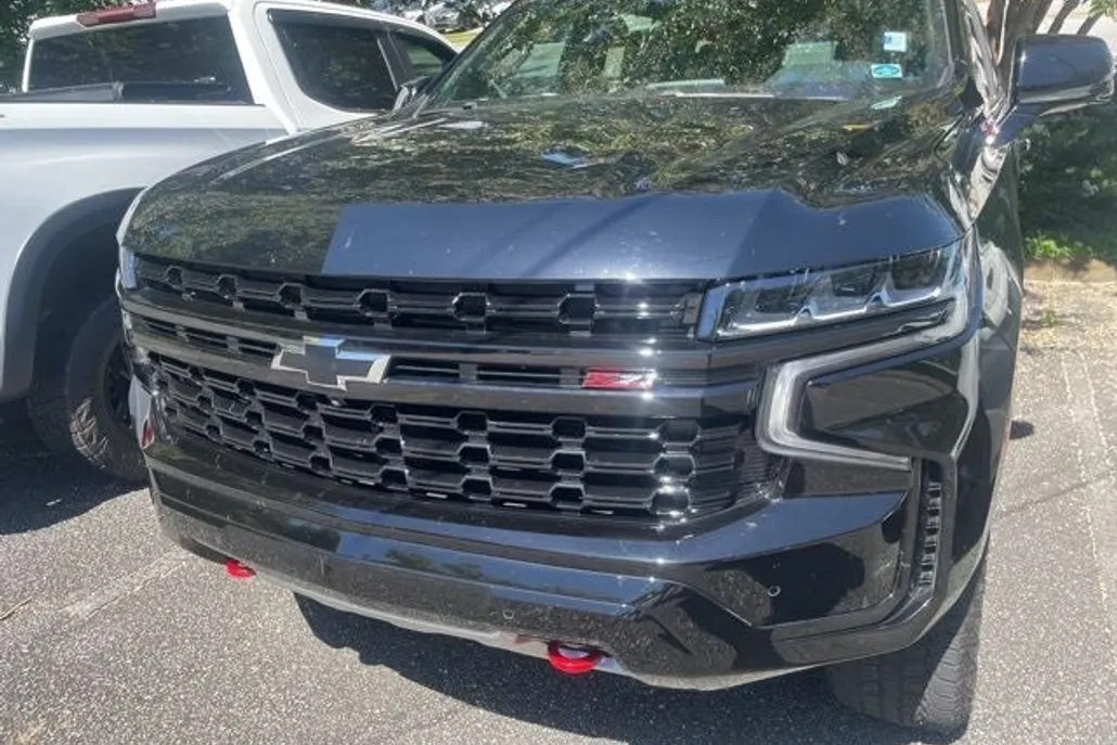 2023 Chevrolet Suburban Z71 photo 1