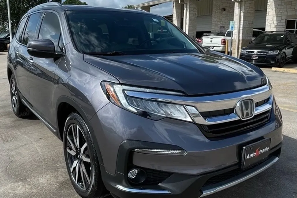 2019 Honda Pilot Touring photo 1