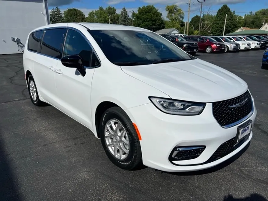 2026 Chrysler Pacifica photo 1
