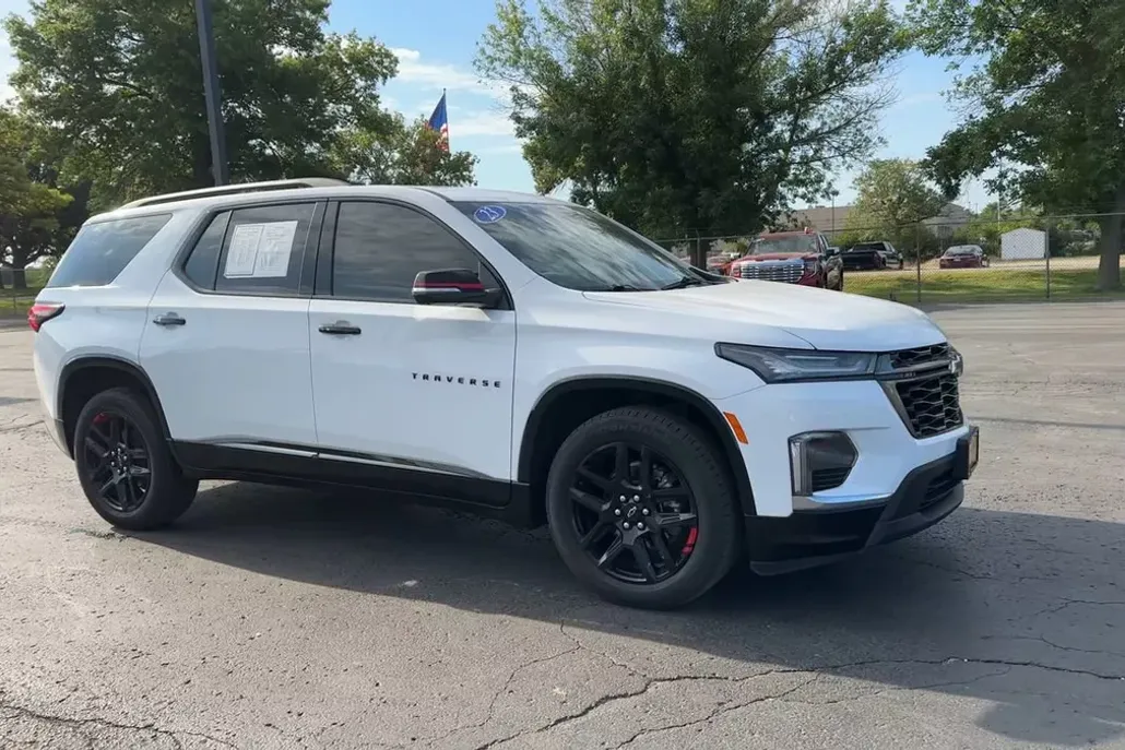 2023 Chevrolet Traverse Premier photo 1