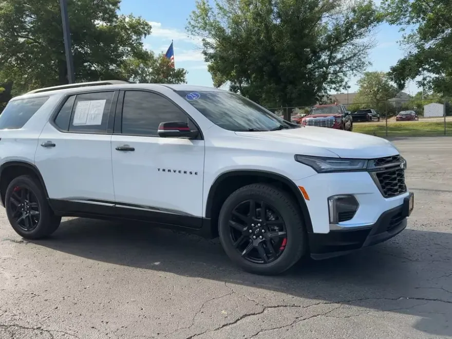 2023 Chevrolet Traverse Premier photo 1