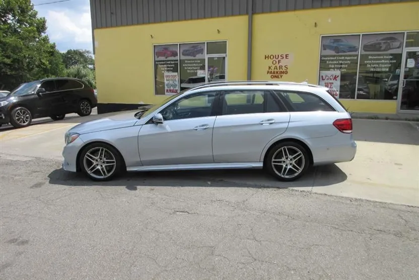 2016 Mercedes Benz E Wagon 4MATIC photo 1