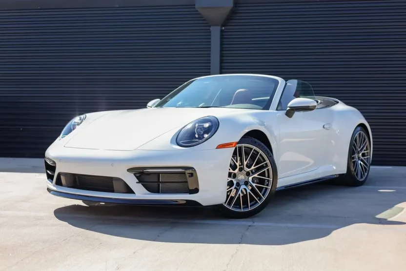 2024 Porsche 911 Cabriolet photo 1