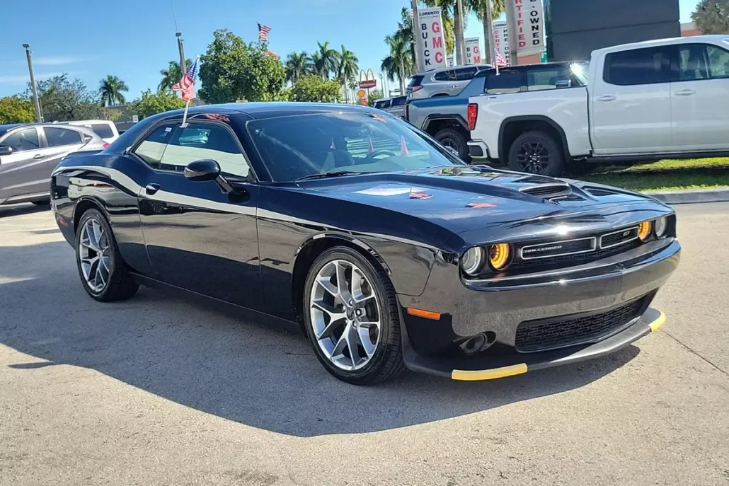 2023 Dodge Challenger GT photo 1