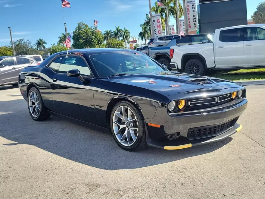 2023 Dodge Challenger GT photo 1