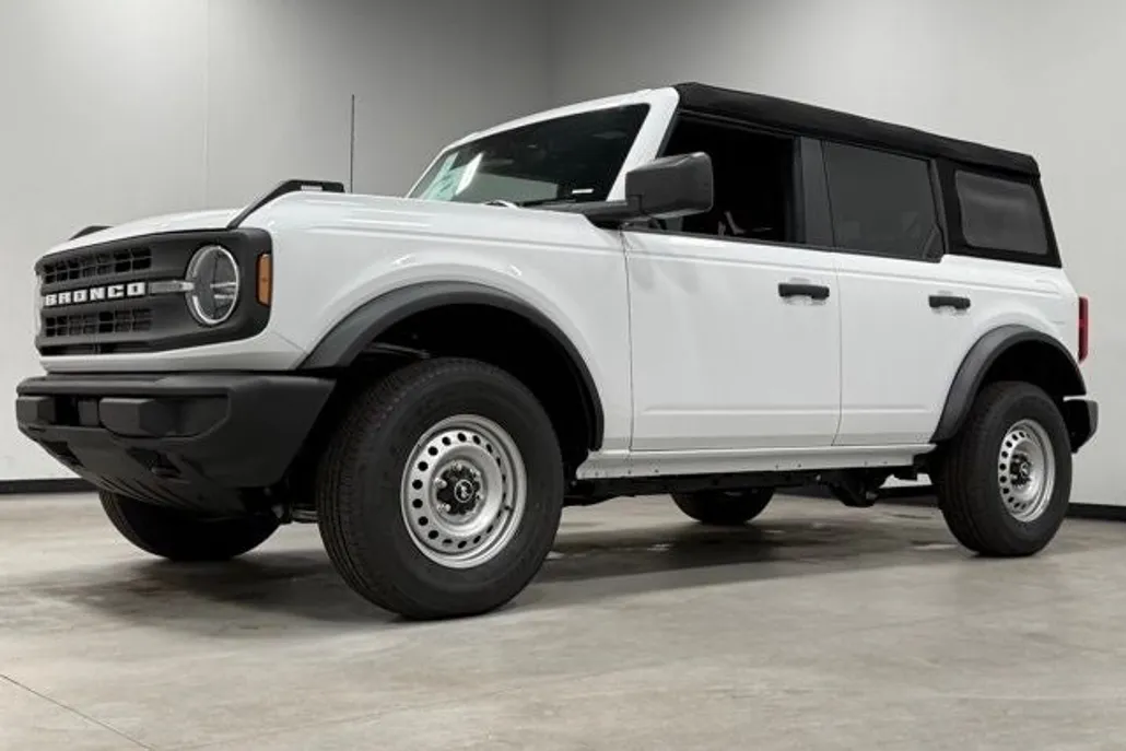 2025 Ford Bronco Base photo 1