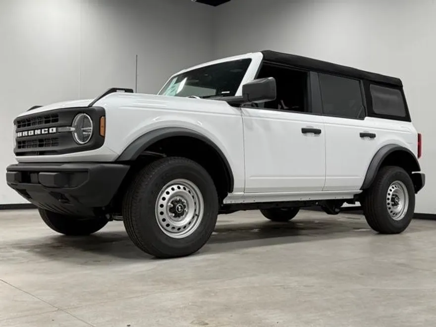 2025 Ford Bronco Base photo 1