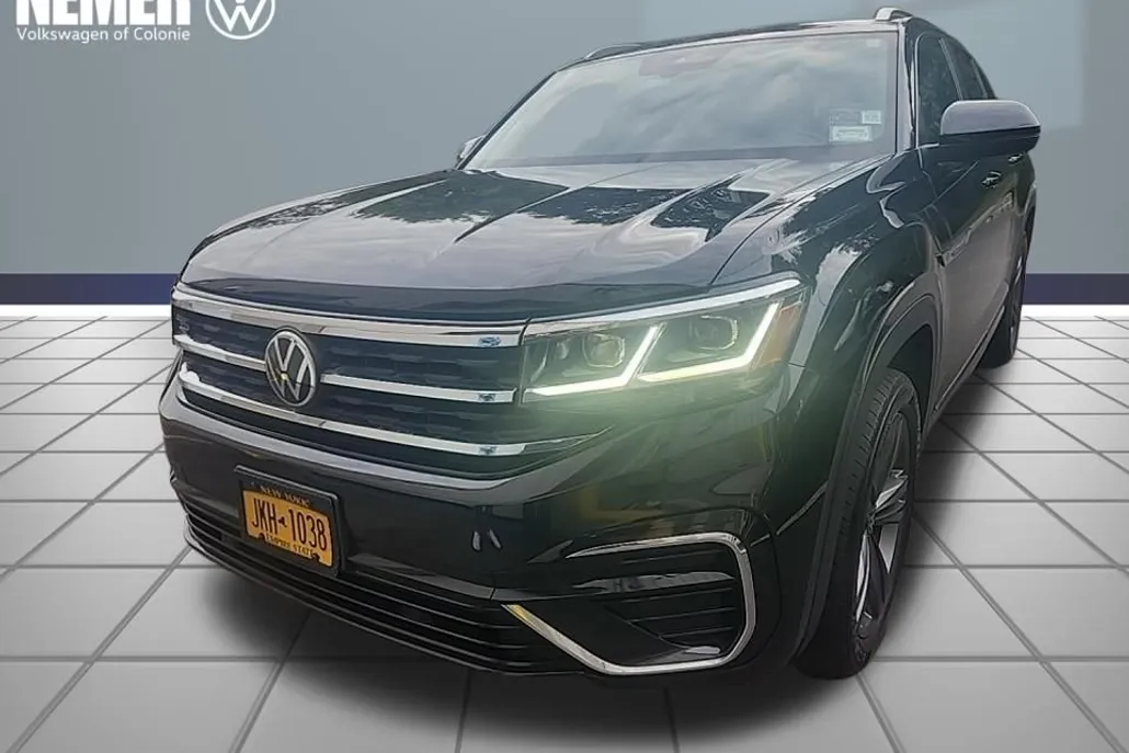 2022 Volkswagen Atlas Cross Sport SEL R-Line photo 1