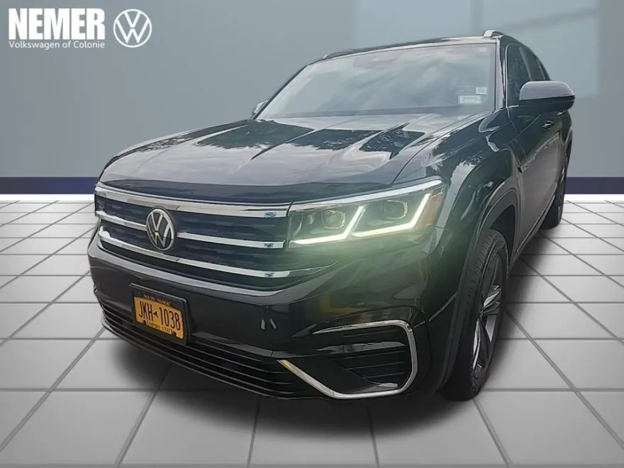 2022 Volkswagen Atlas Cross Sport SEL R-Line photo 1