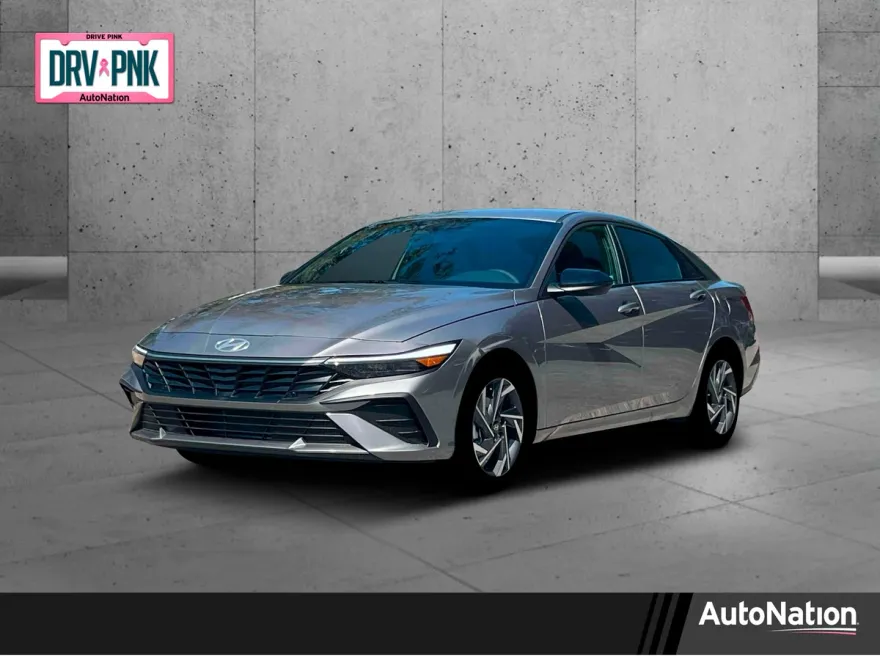 2025 Hyundai Elantra SEL Sport photo 1