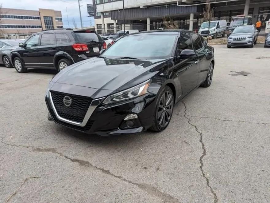 2019 Nissan Altima Platinum photo 1