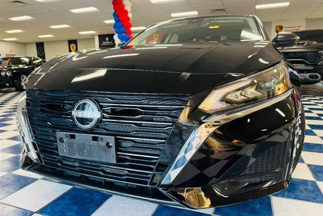 2025 Nissan Altima SV photo 1