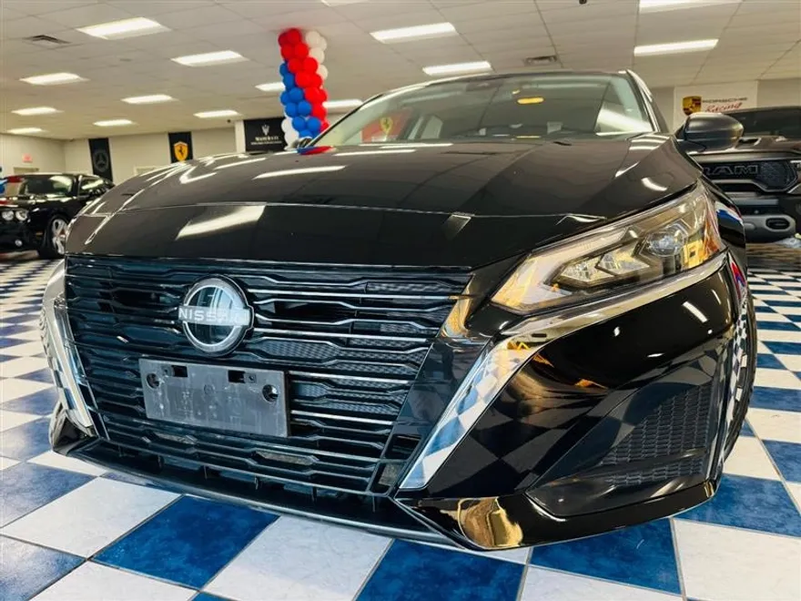 2025 Nissan Altima SV photo 1