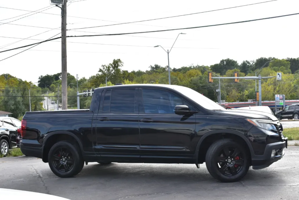 2017 Honda Ridgeline Black Edition photo 1