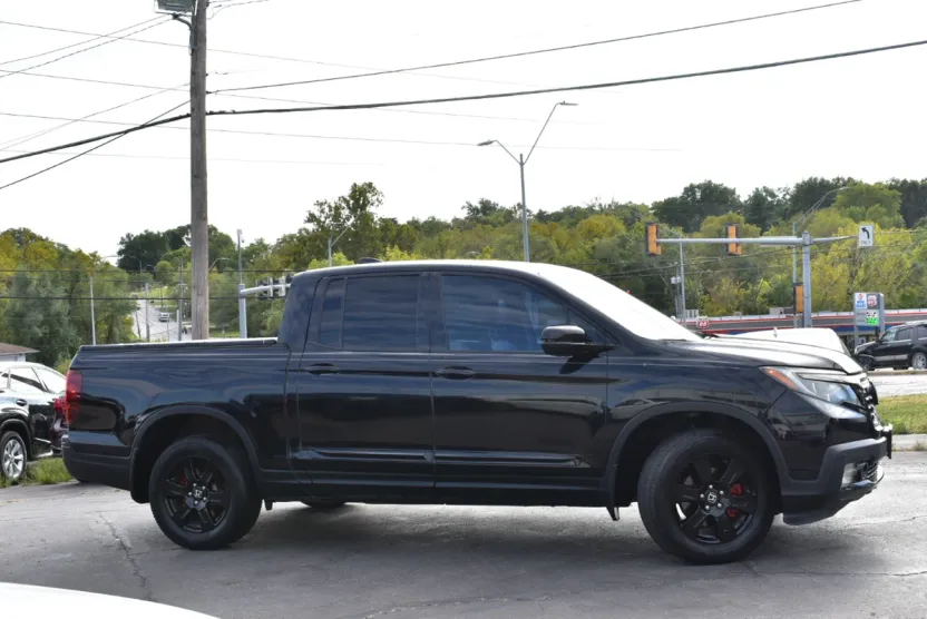 2017 Honda Ridgeline Black Edition photo 1