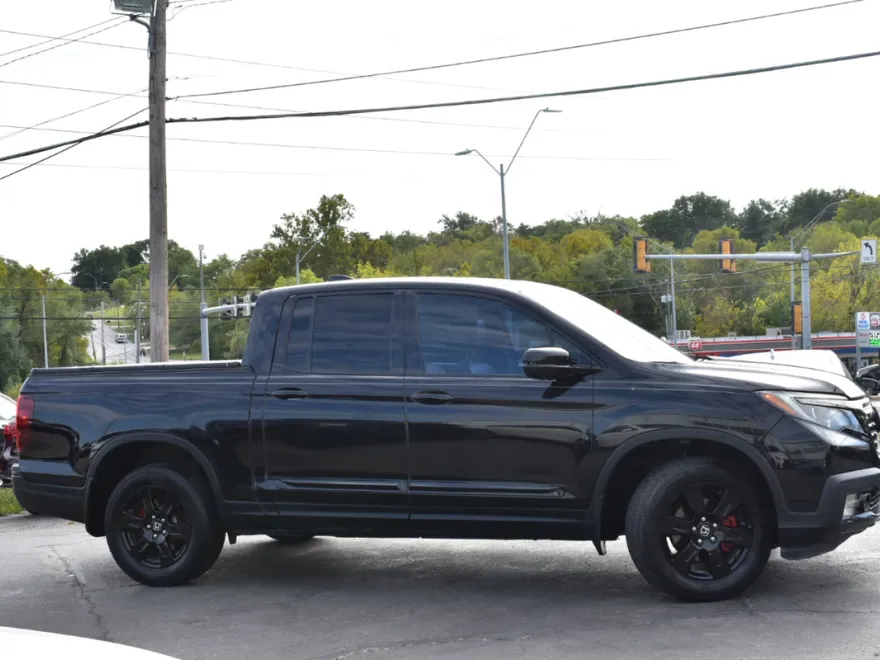 2017 Honda Ridgeline Black Edition photo 1
