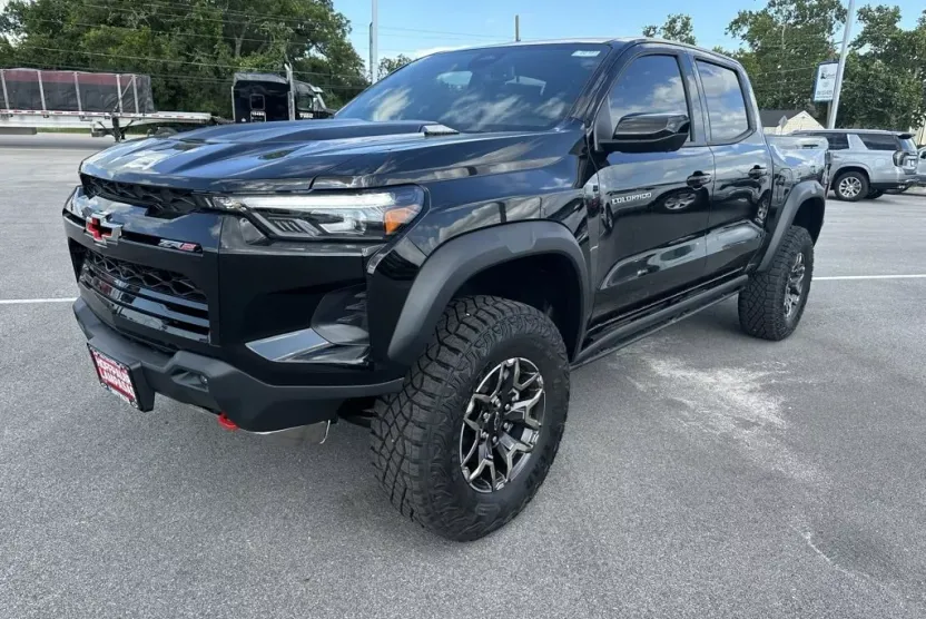2025 Chevrolet Colorado ZR2 photo 1