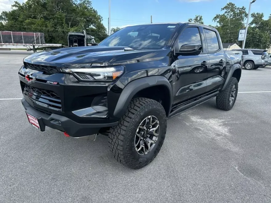 2025 Chevrolet Colorado ZR2 photo 1