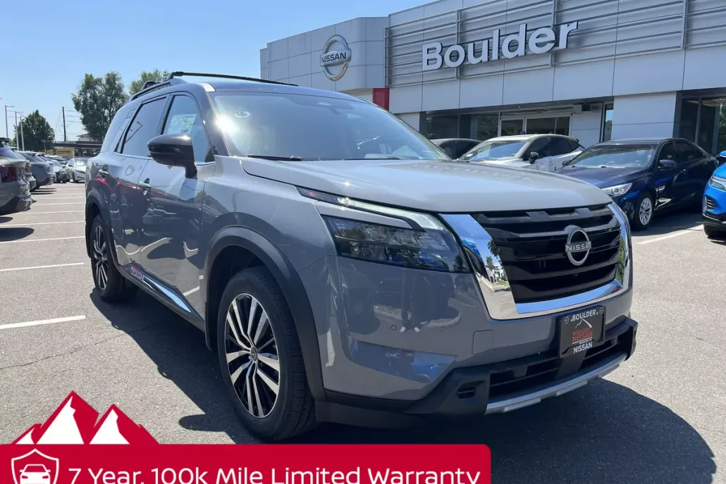 2025 Nissan Pathfinder Platinum photo 1