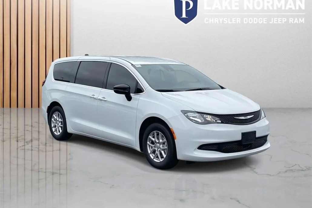 2026 Chrysler Voyager LX photo 1