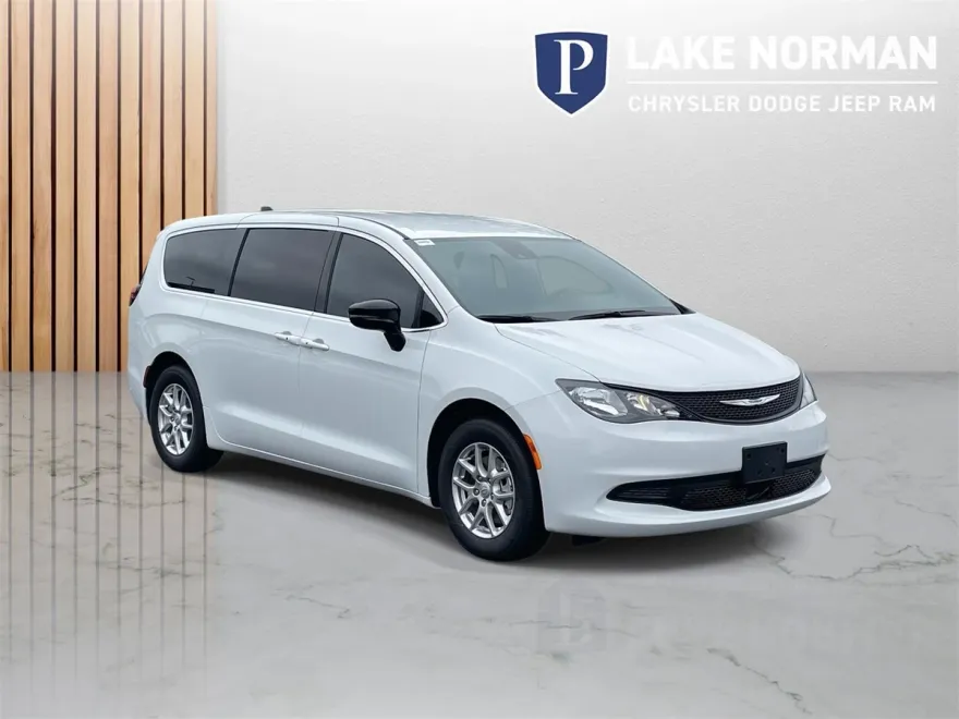 2026 Chrysler Voyager LX photo 1