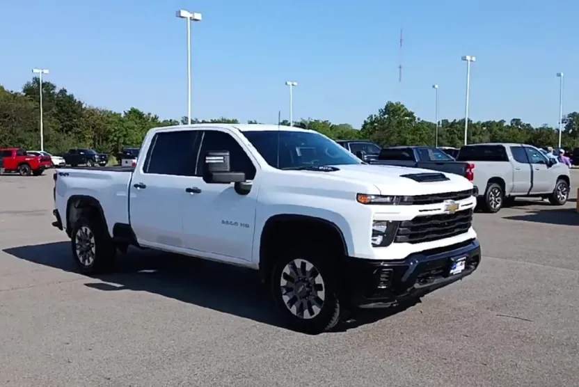 2024 Chevrolet Silverado 2500HD Custom photo 1