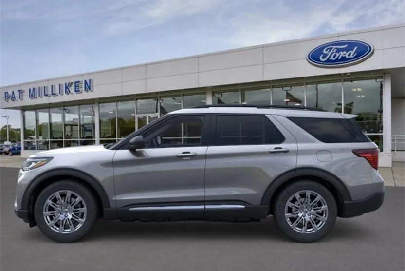 2025 Ford Explorer photo 1