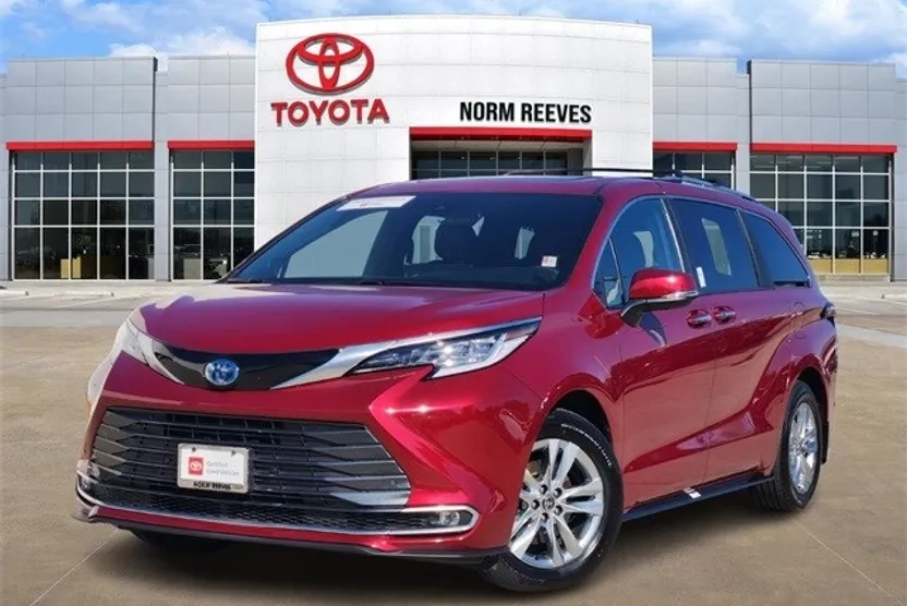 2025 Toyota Sienna Limited photo 1