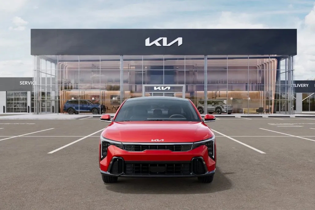 2025 Kia K4 GT-Line photo 1