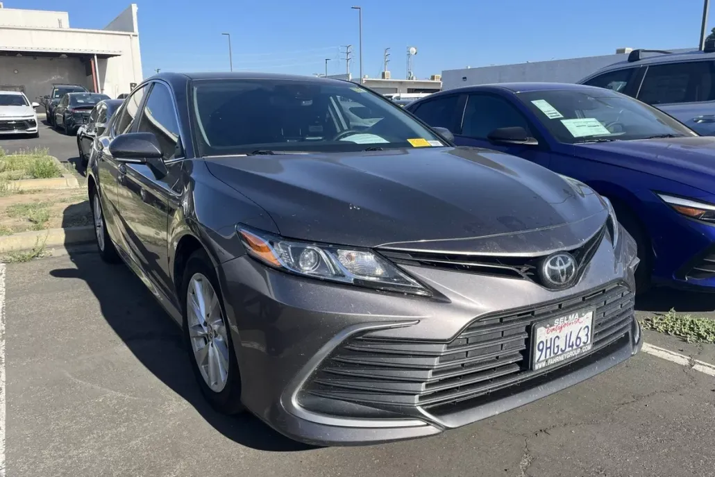 2023 Toyota Camry LE photo 1