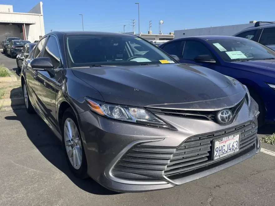 2023 Toyota Camry LE photo 1