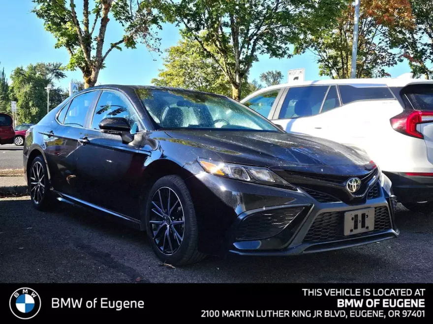 2024 Toyota Camry SE photo 1