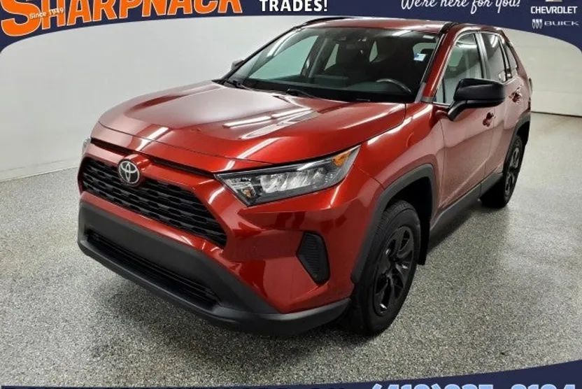2020 Toyota RAV4 LE photo 1