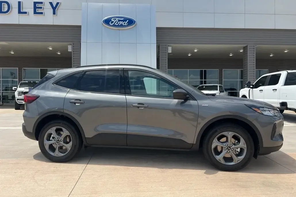 2025 Ford Escape ST-Line photo 1
