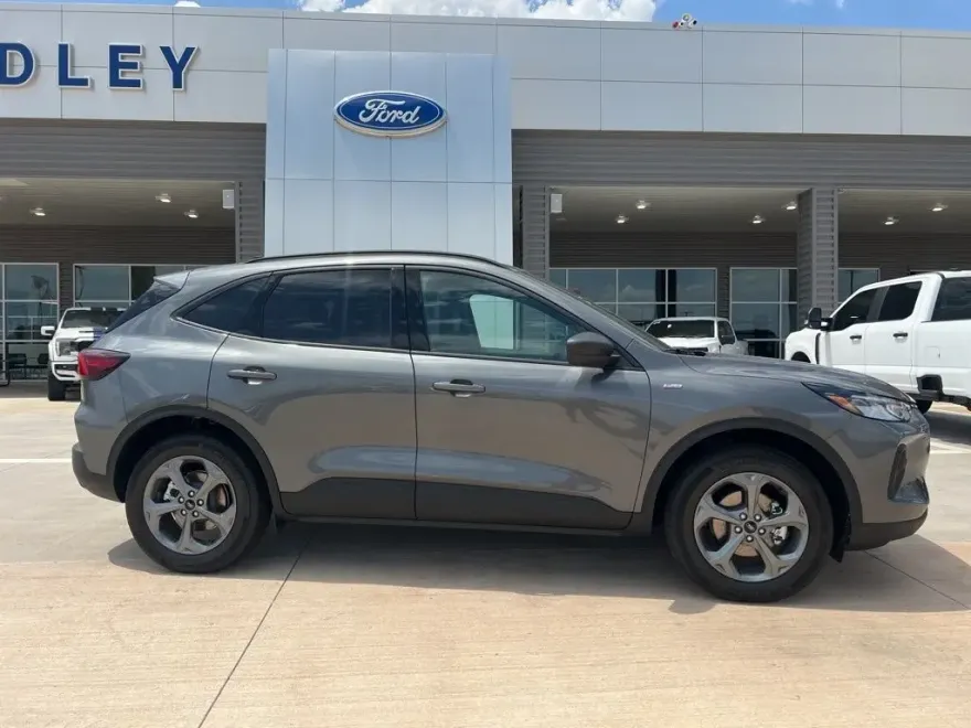 2025 Ford Escape ST-Line photo 1