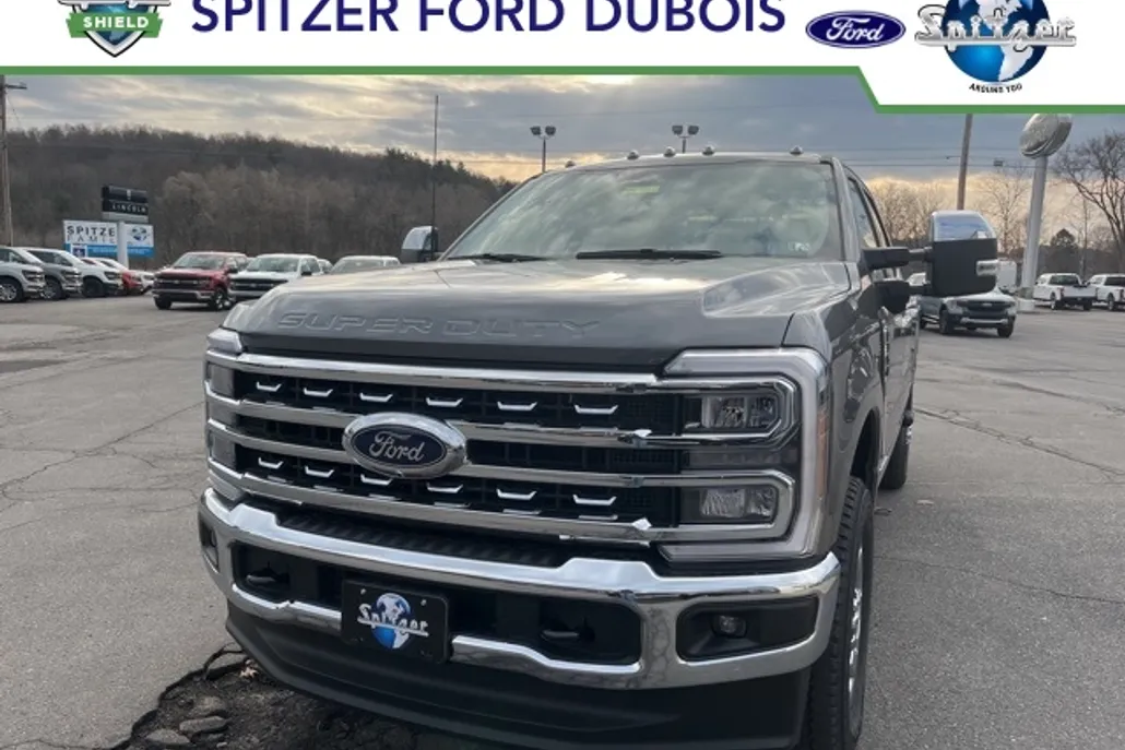 2025 Ford F-350 Lariat photo 1