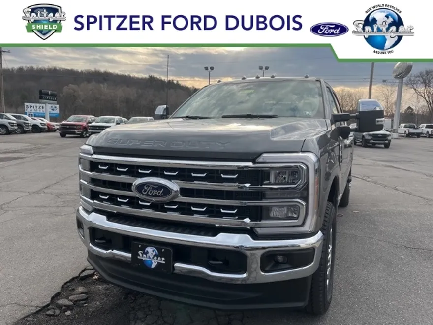 2025 Ford F-350 Lariat photo 1