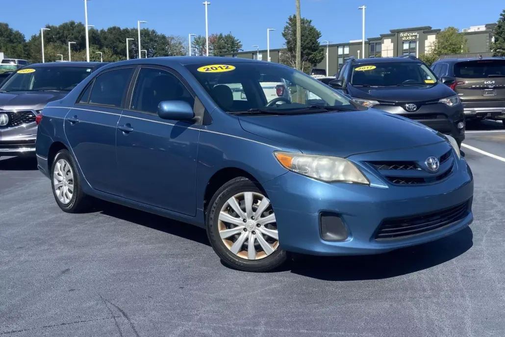 2012 Toyota Corolla LE photo 1
