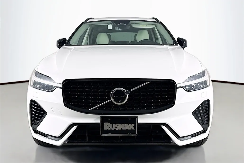 2025 Volvo XC60 Hybrid T8 photo 1