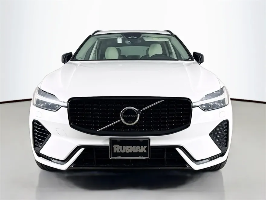 2025 Volvo XC60 Hybrid T8 photo 1