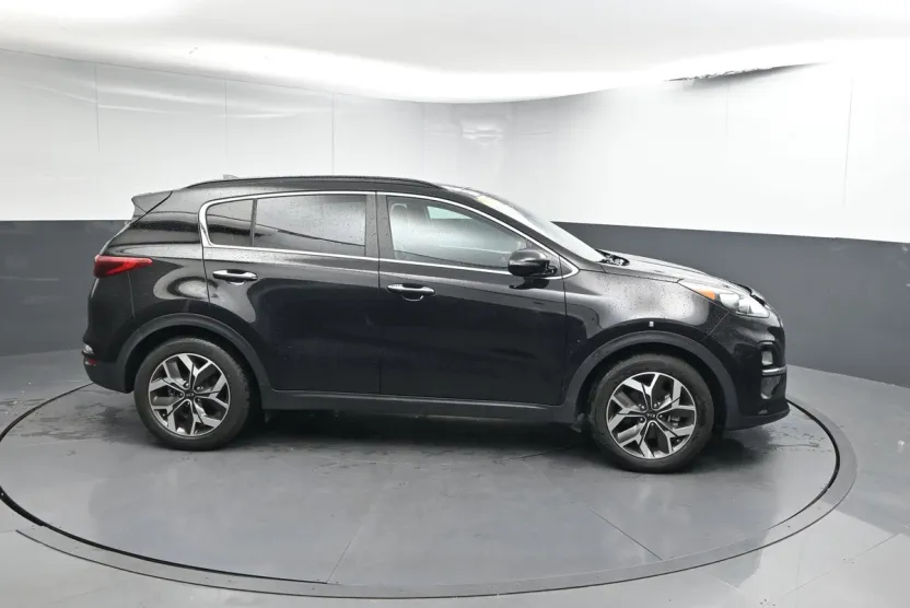 2022 Kia Sportage EX photo 1