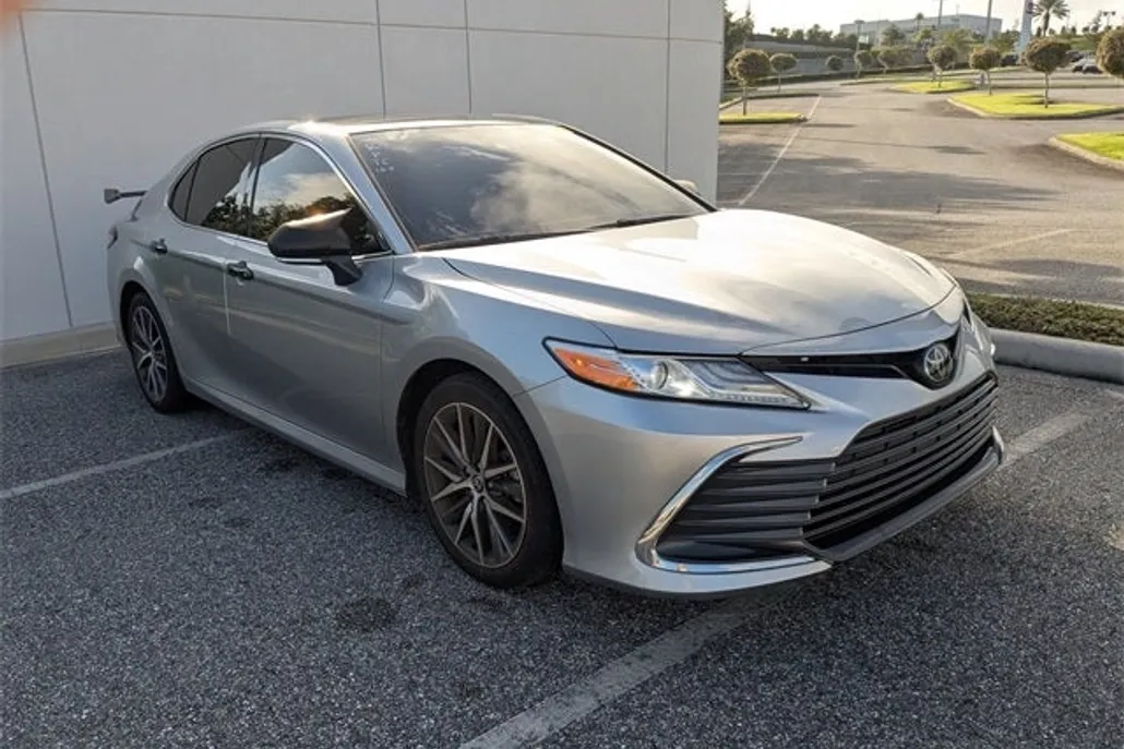 2023 Toyota Camry XLE photo 1