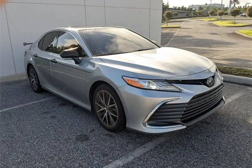 2023 Toyota Camry XLE photo 1