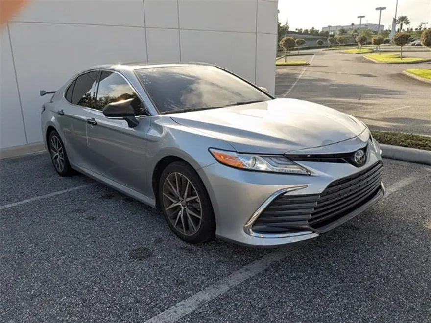 2023 Toyota Camry XLE photo 1