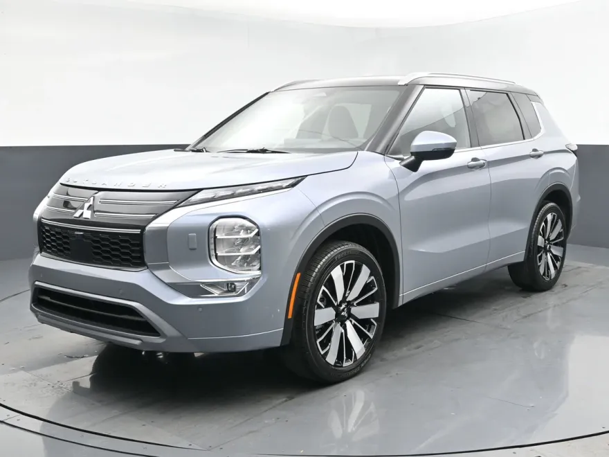 2025 Mitsubishi Outlander SEL photo 1