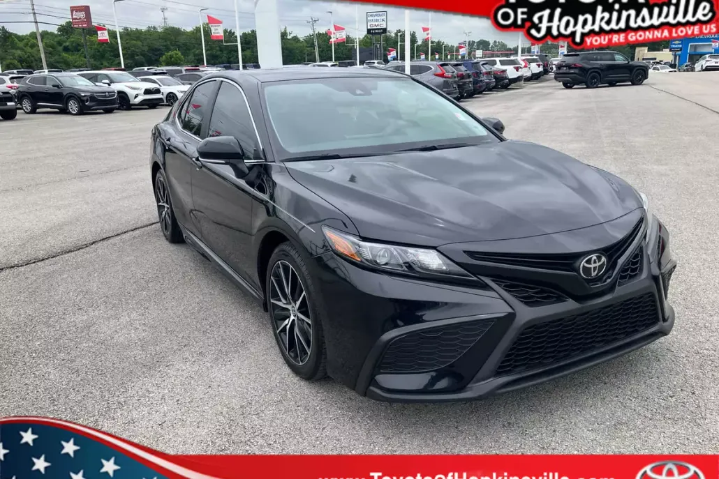 2022 Toyota Camry SE photo 1