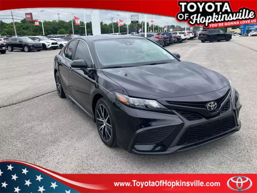 2022 Toyota Camry SE photo 1