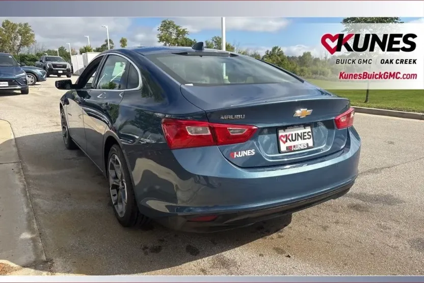 2024 Chevrolet Malibu 1LT photo 1