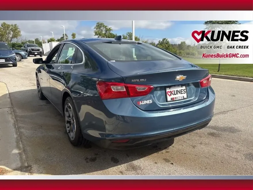 2024 Chevrolet Malibu 1LT photo 1